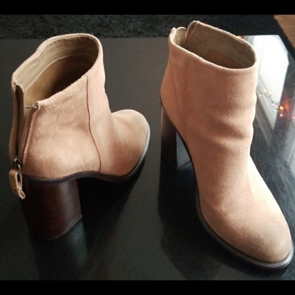 Suede booties - tan